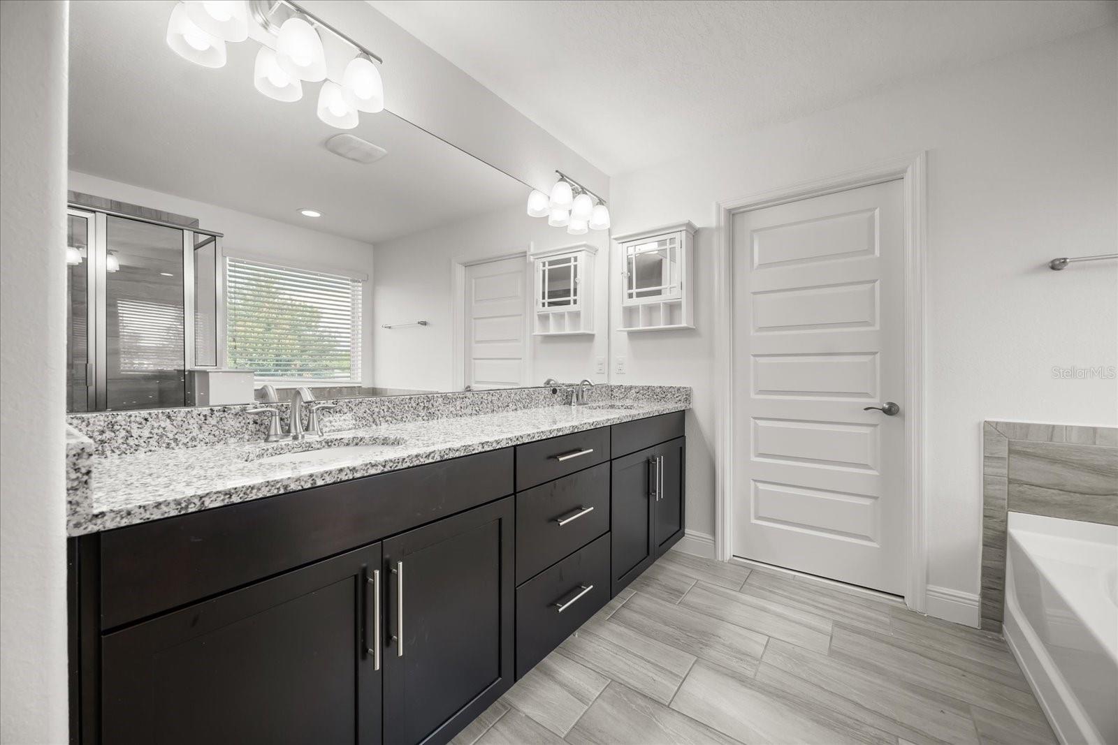 Image 16 of 59 For 16125 Hampton Crossing Drive