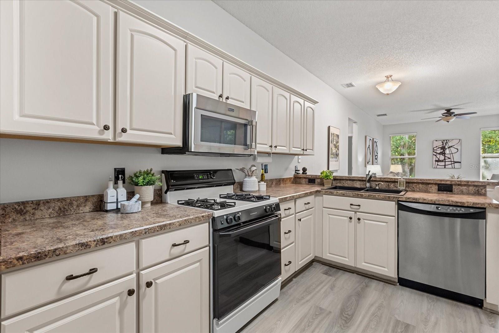 Image 15 of 37 For 2953 Maple Grove Place