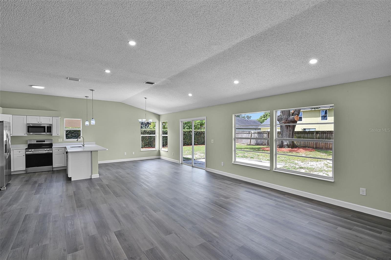 Image 14 of 45 For 8018 Lesia Circle