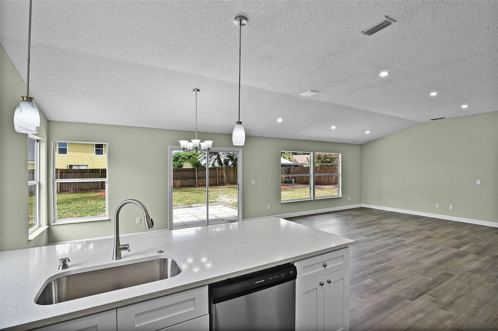 Image 21 of 45 For 8018 Lesia Circle