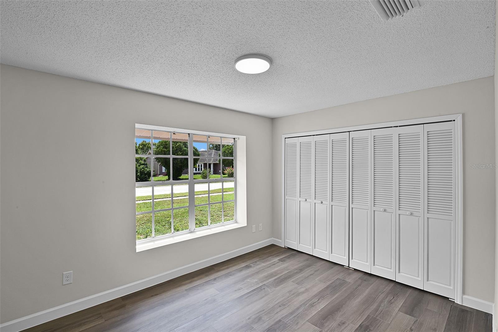 Image 23 of 45 For 8018 Lesia Circle