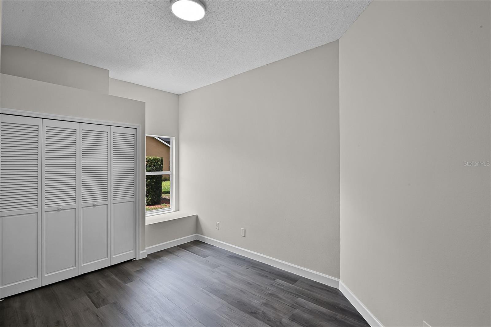 Image 25 of 45 For 8018 Lesia Circle
