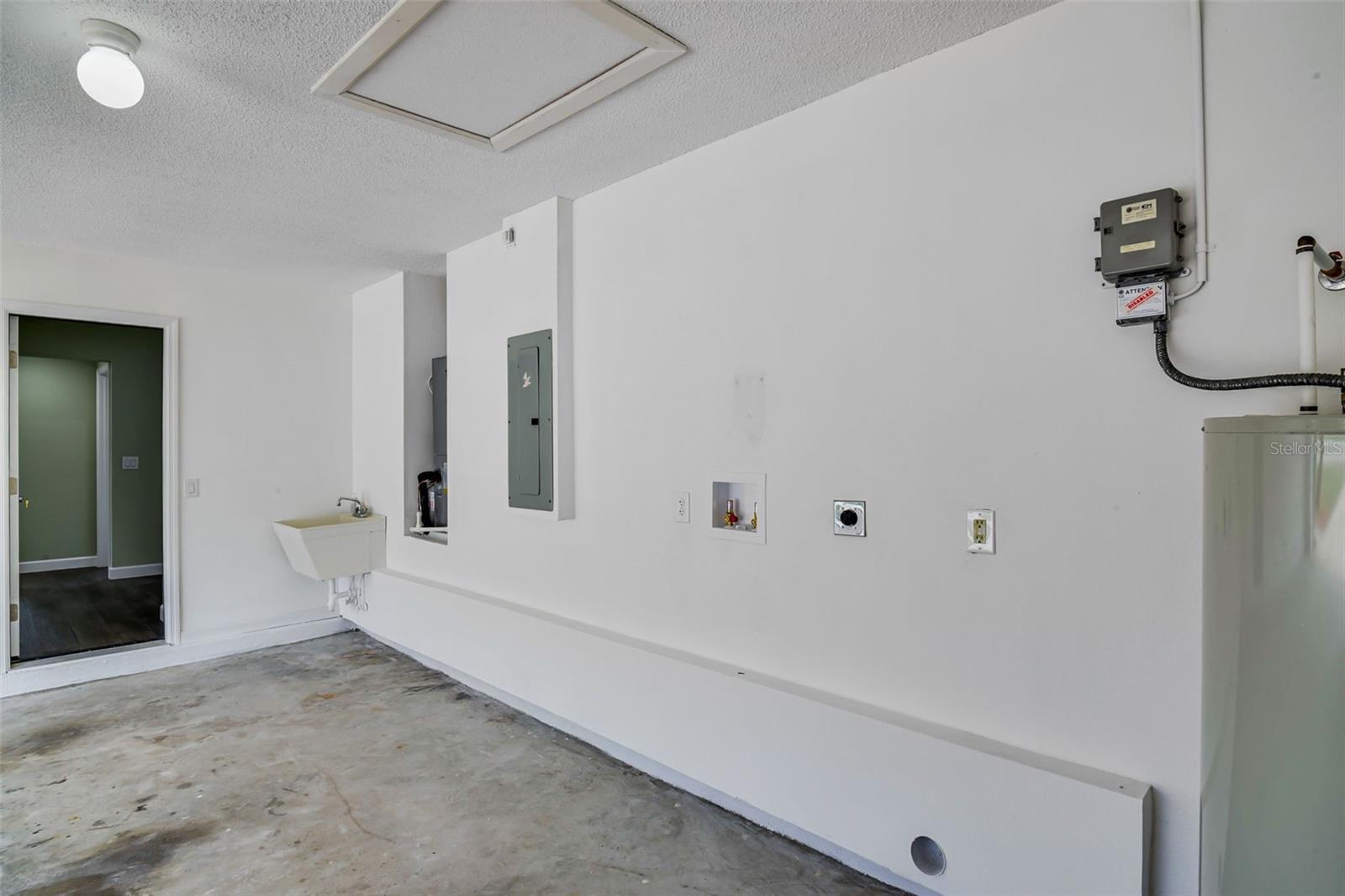 Image 30 of 45 For 8018 Lesia Circle