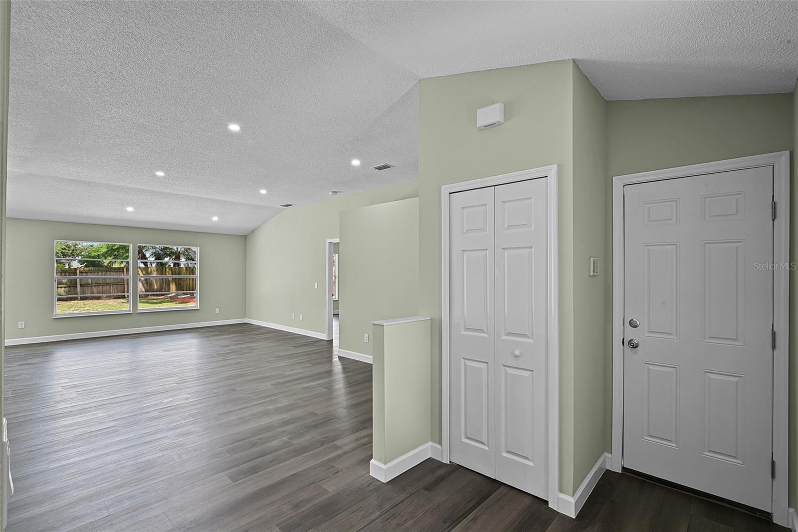 Image 6 of 45 For 8018 Lesia Circle