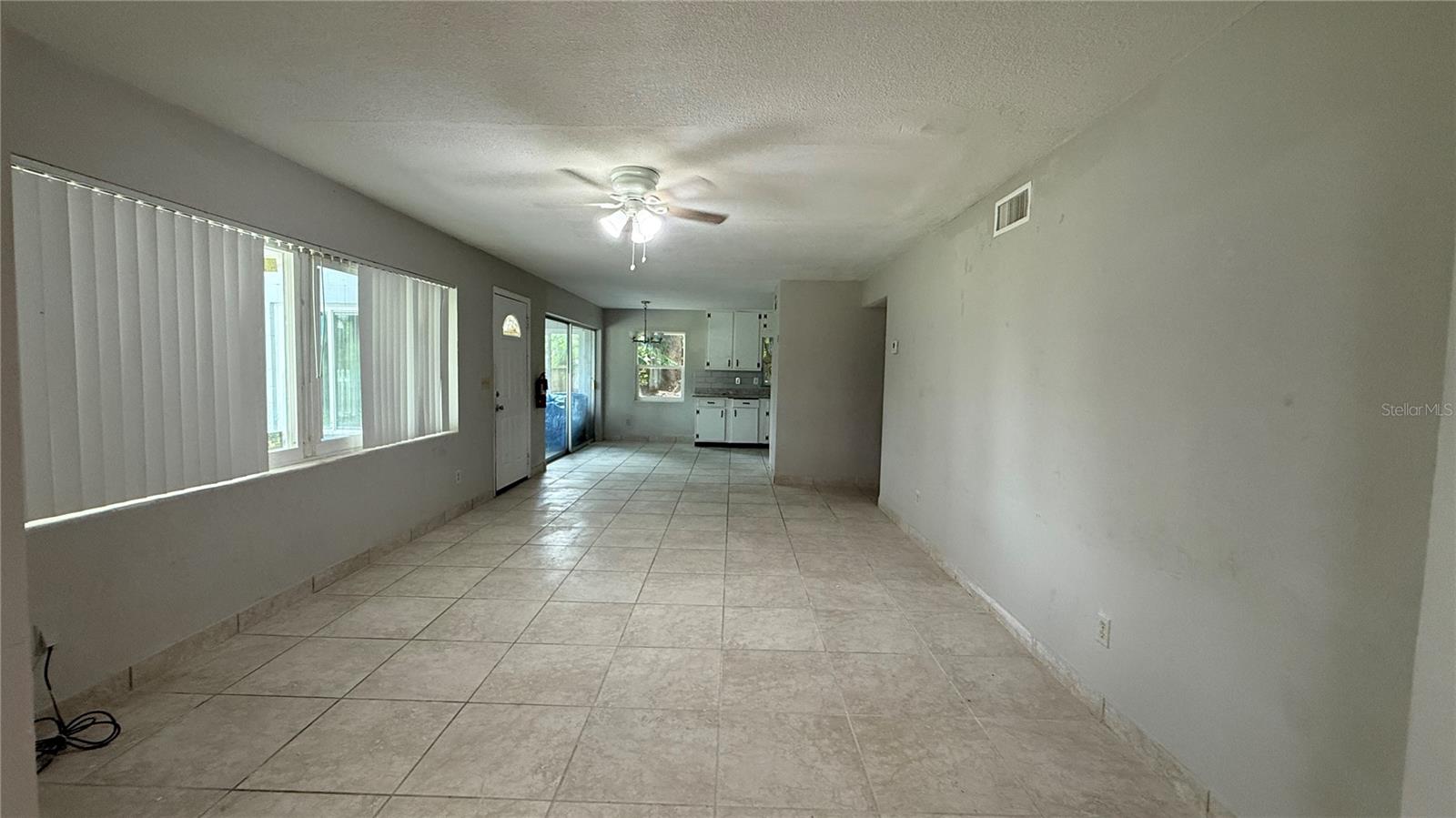 Image 4 of 12 For 1148 Lakeview Circle