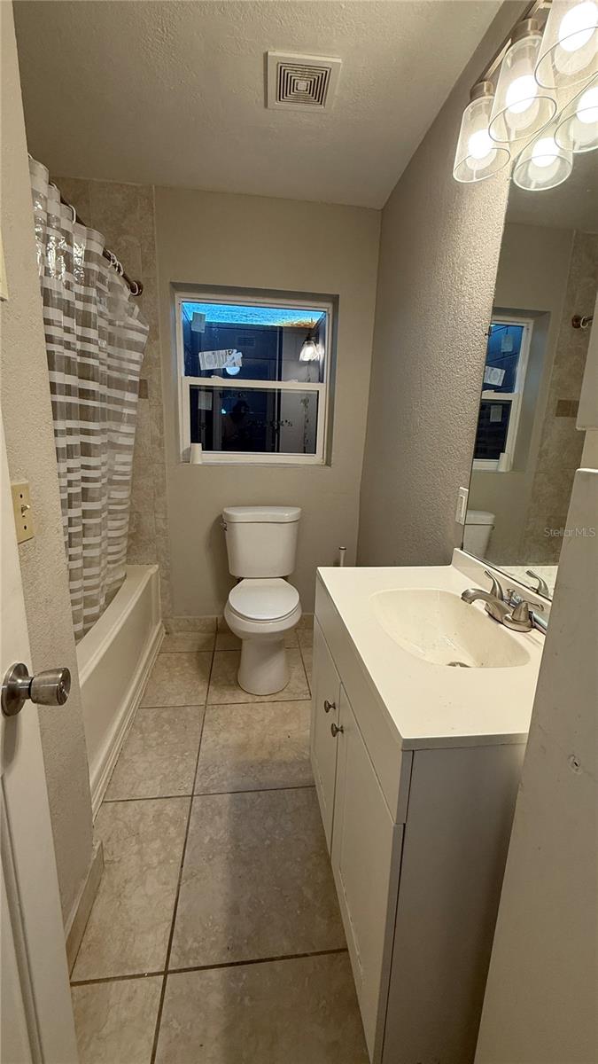 Image 7 of 12 For 1148 Lakeview Circle