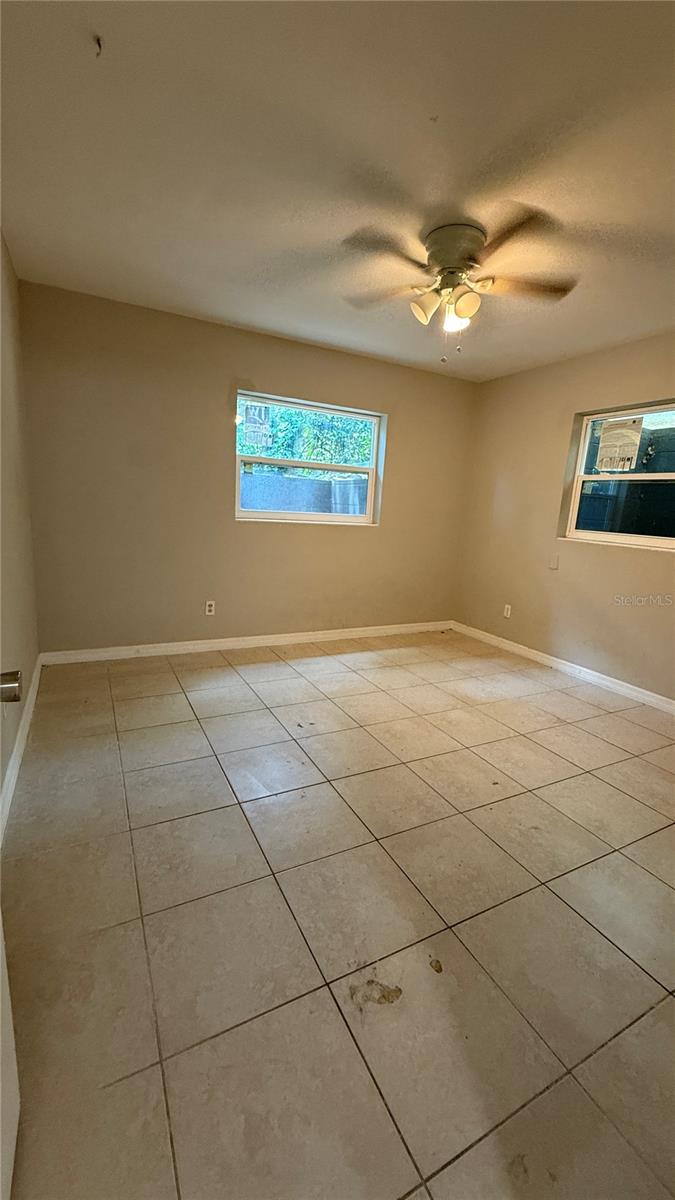 Image 8 of 12 For 1148 Lakeview Circle