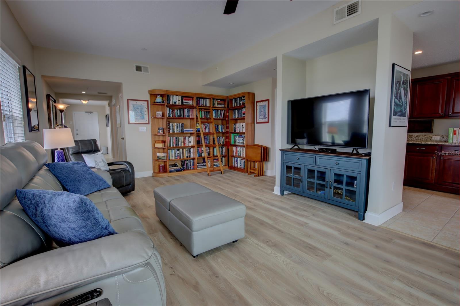 Image 15 of 45 For 225 Seminole Boulevard 414