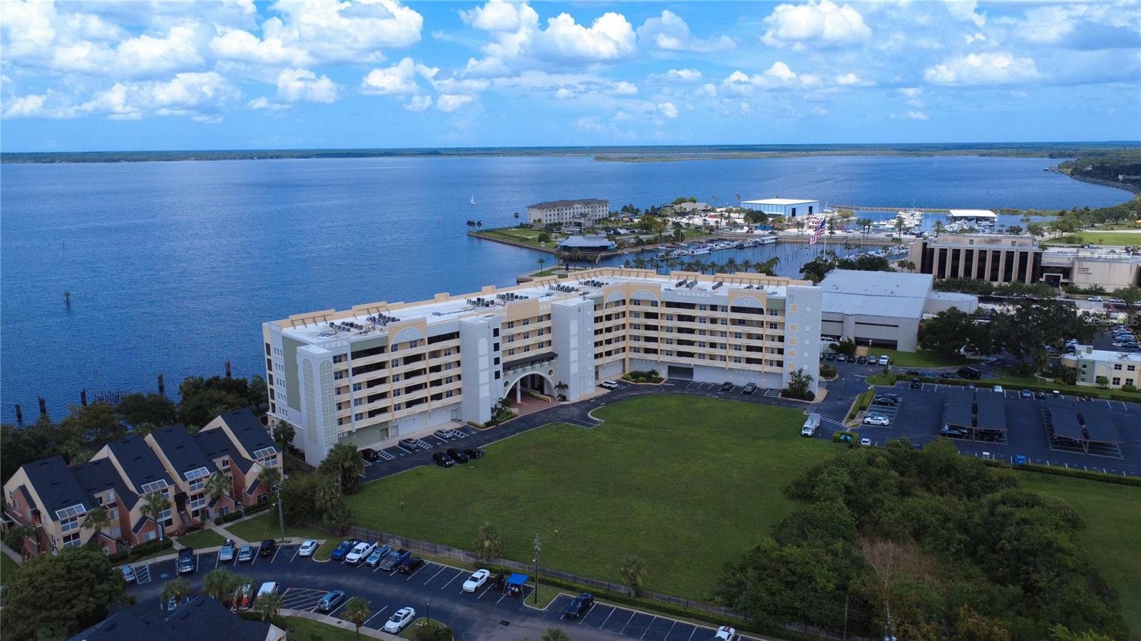 Image 2 of 45 For 225 Seminole Boulevard 414