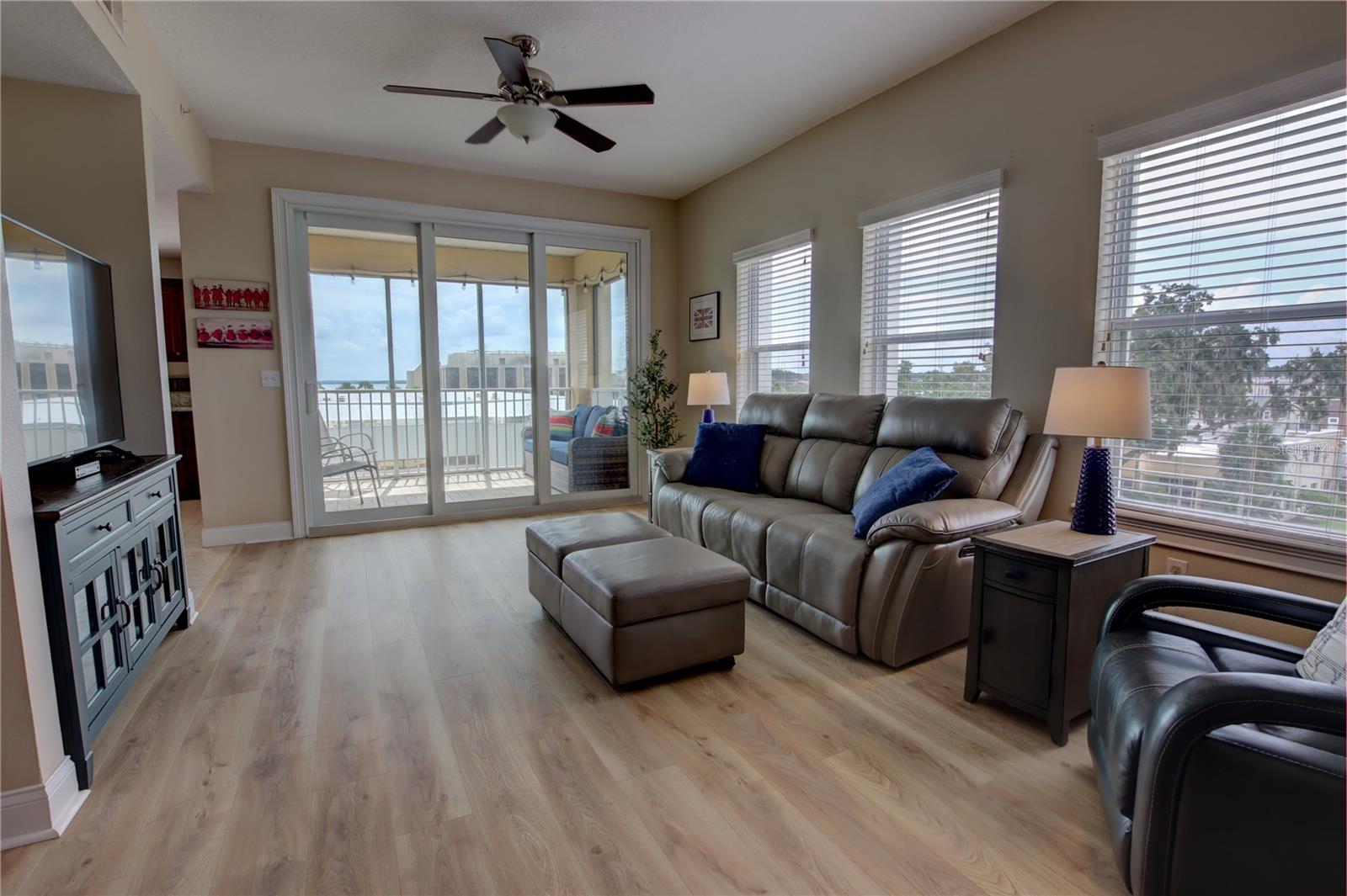 Image 9 of 45 For 225 Seminole Boulevard 414