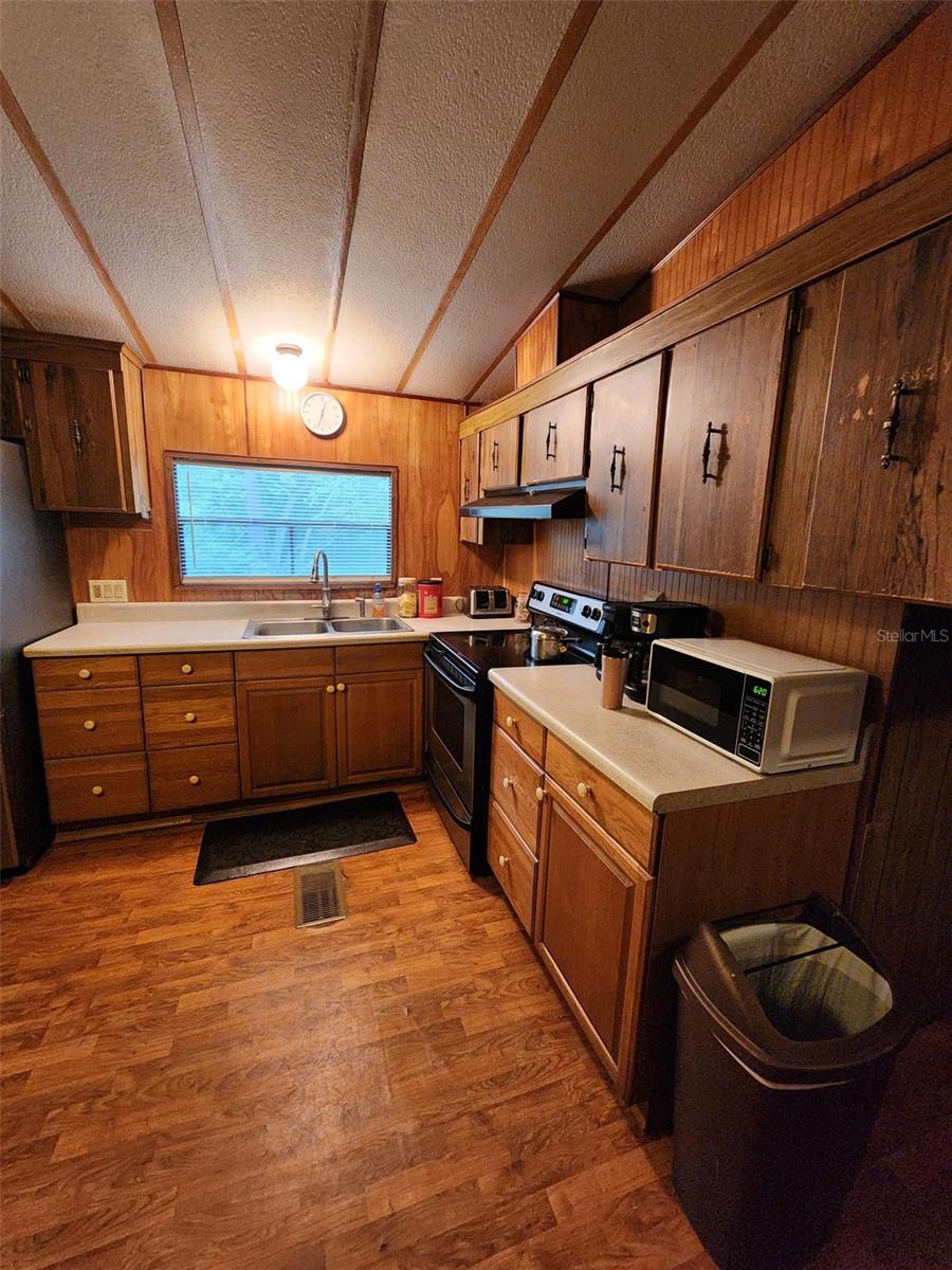 Image 11 of 20 For 2380 Shepherd Avenue