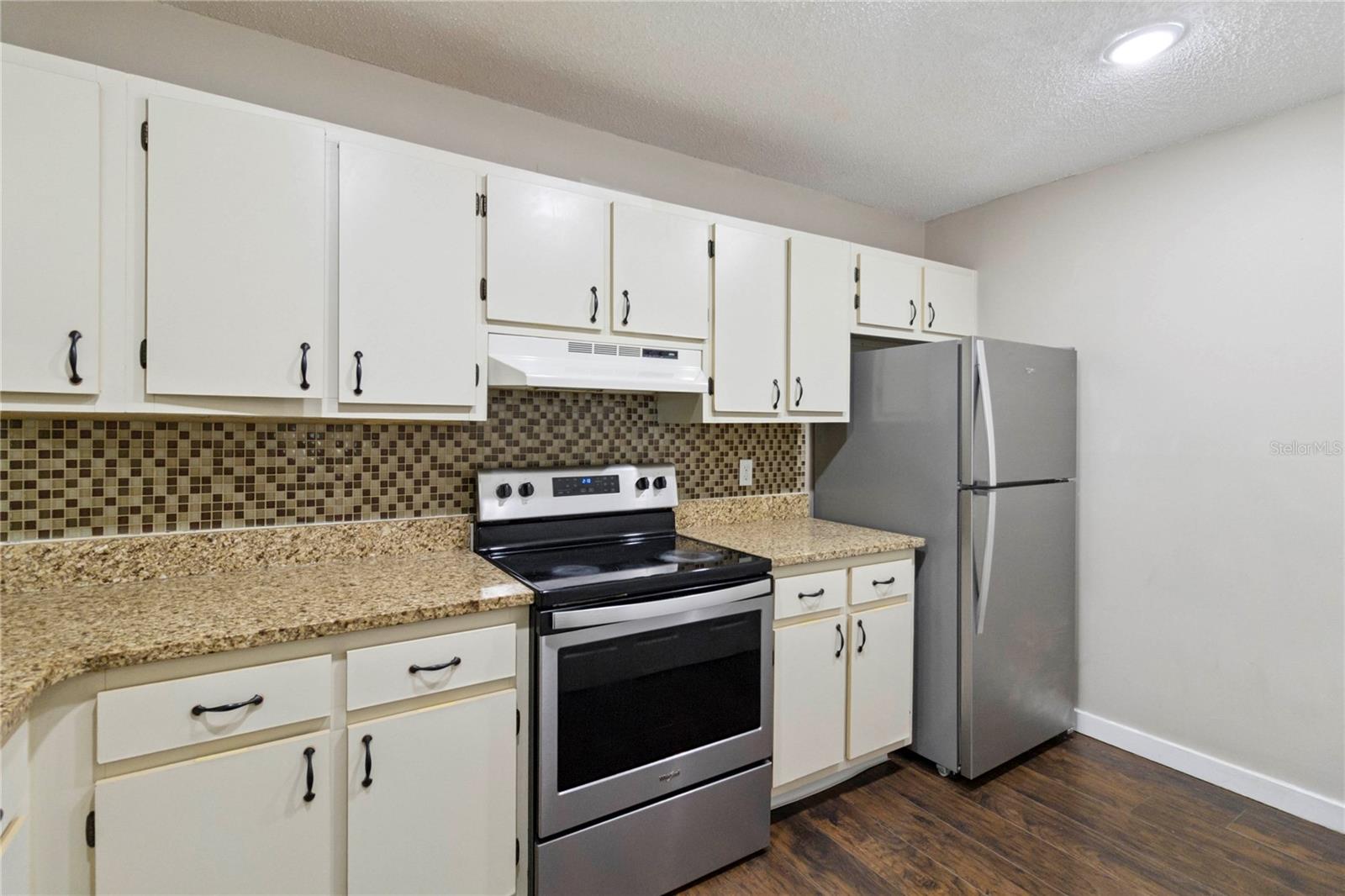 Image 11 of 27 For 662 Kenwick Circle 202