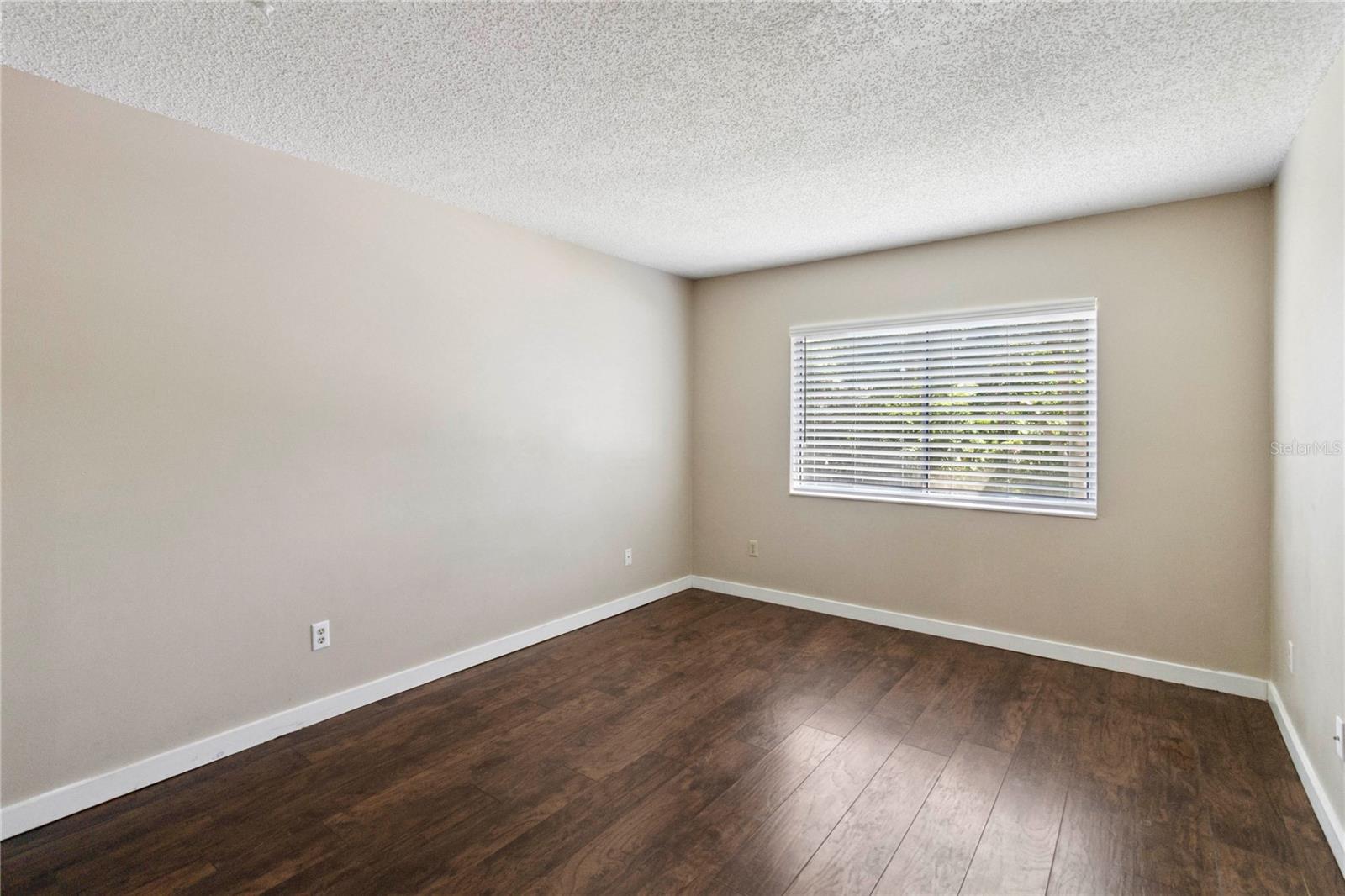 Image 14 of 27 For 662 Kenwick Circle 202