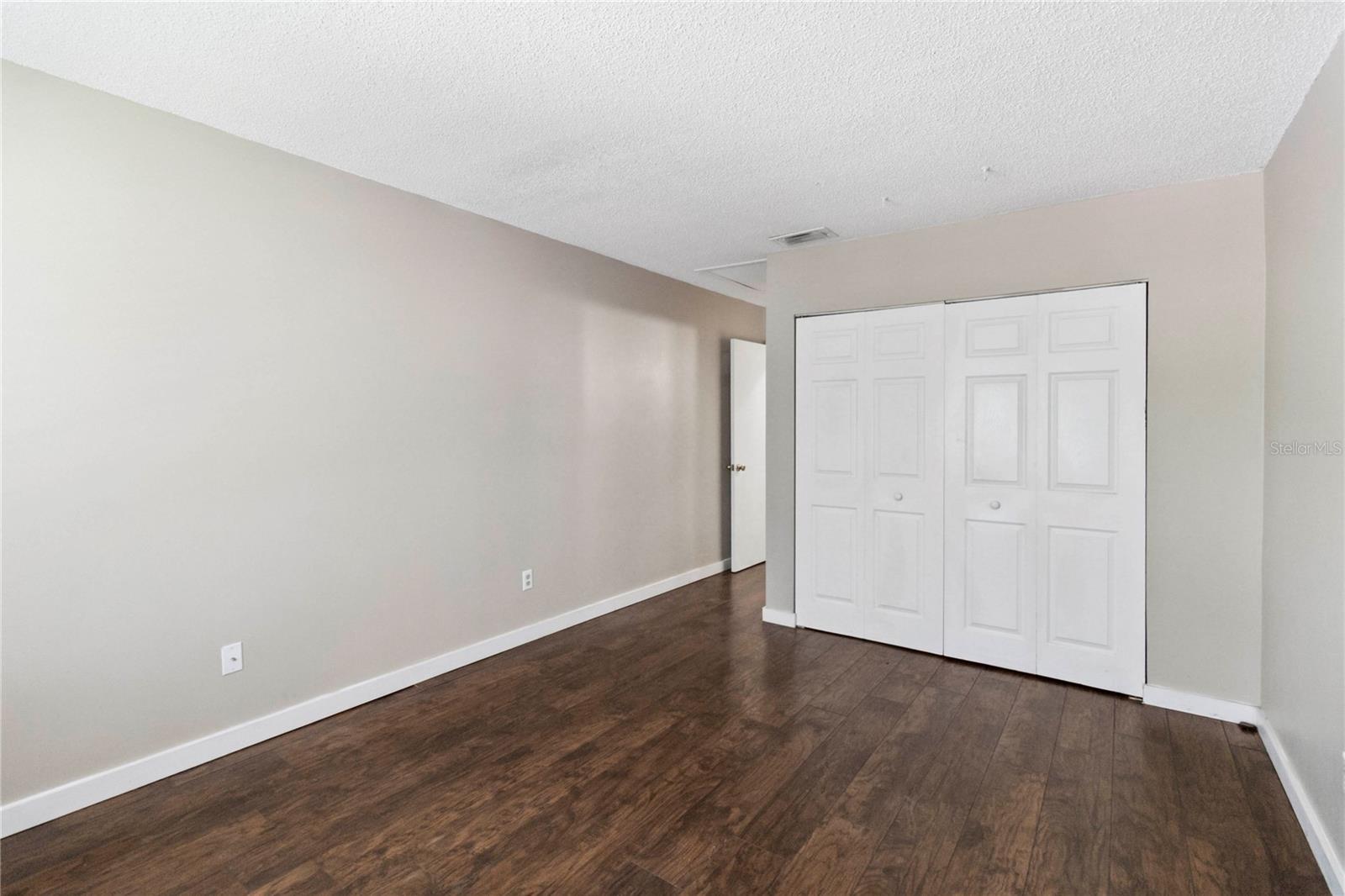 Image 15 of 27 For 662 Kenwick Circle 202