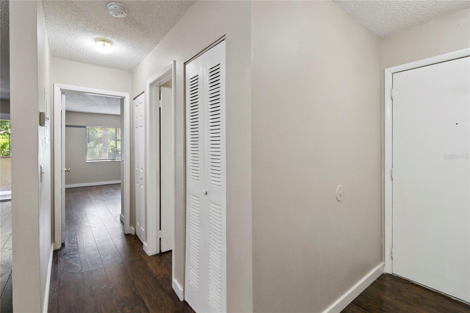 Image 17 of 27 For 662 Kenwick Circle 202