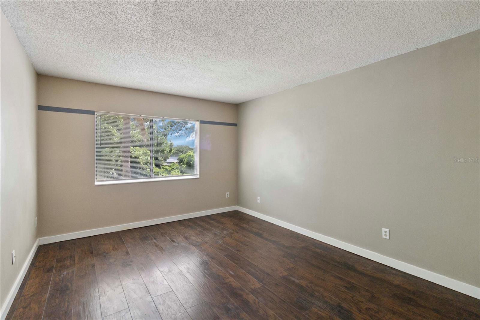 Image 18 of 27 For 662 Kenwick Circle 202