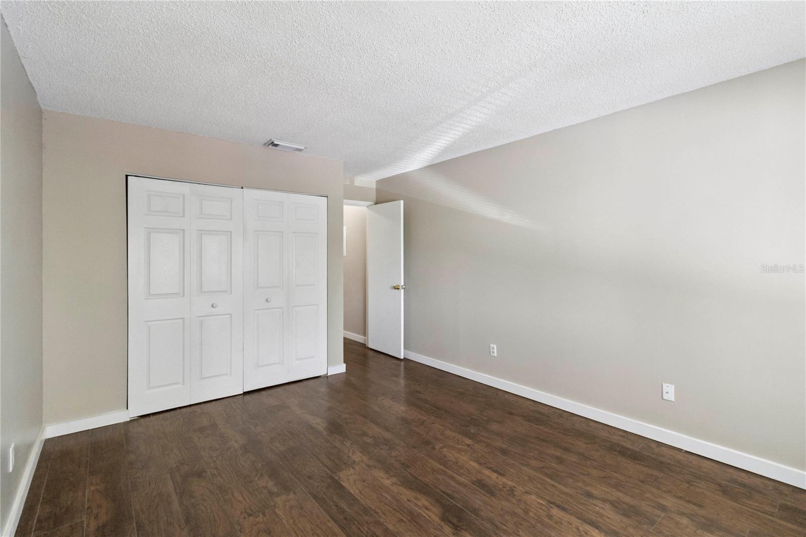 Image 19 of 27 For 662 Kenwick Circle 202