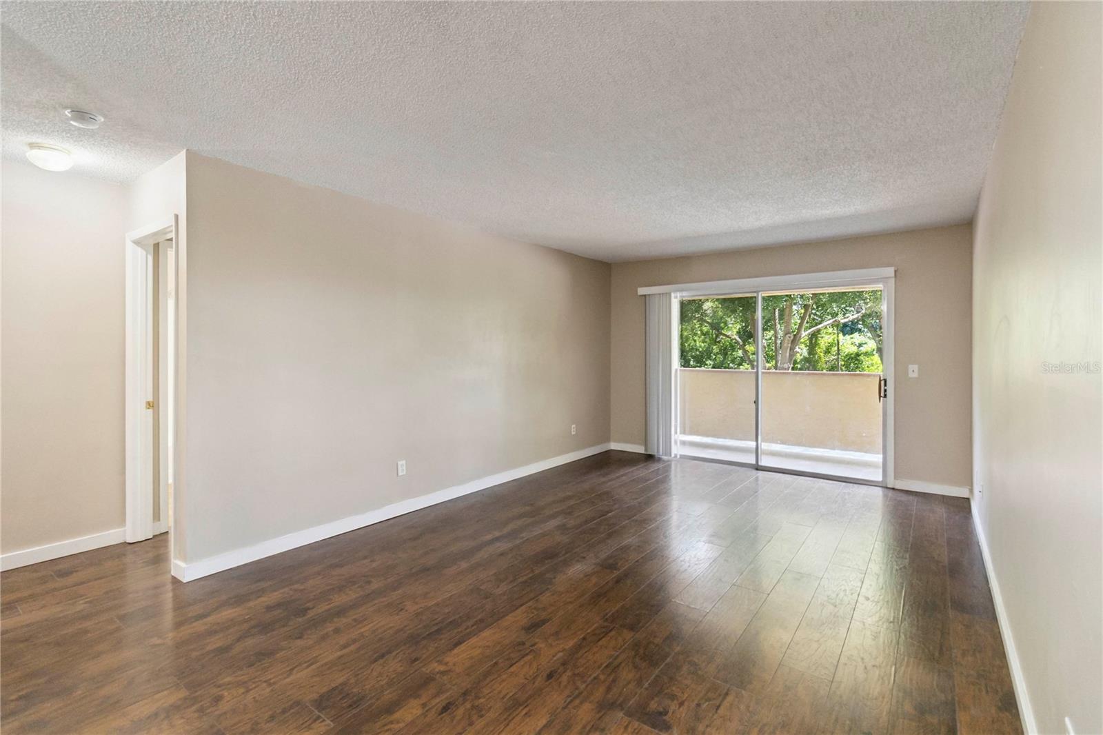 Image 7 of 27 For 662 Kenwick Circle 202
