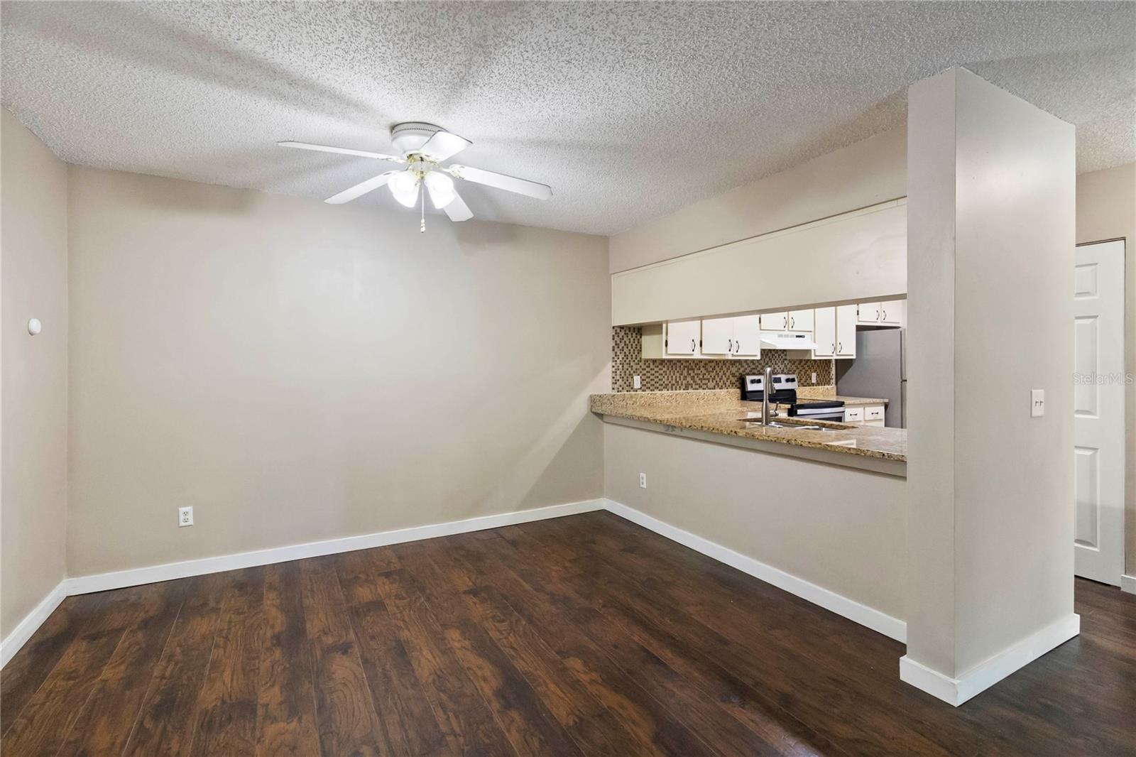 Image 9 of 27 For 662 Kenwick Circle 202