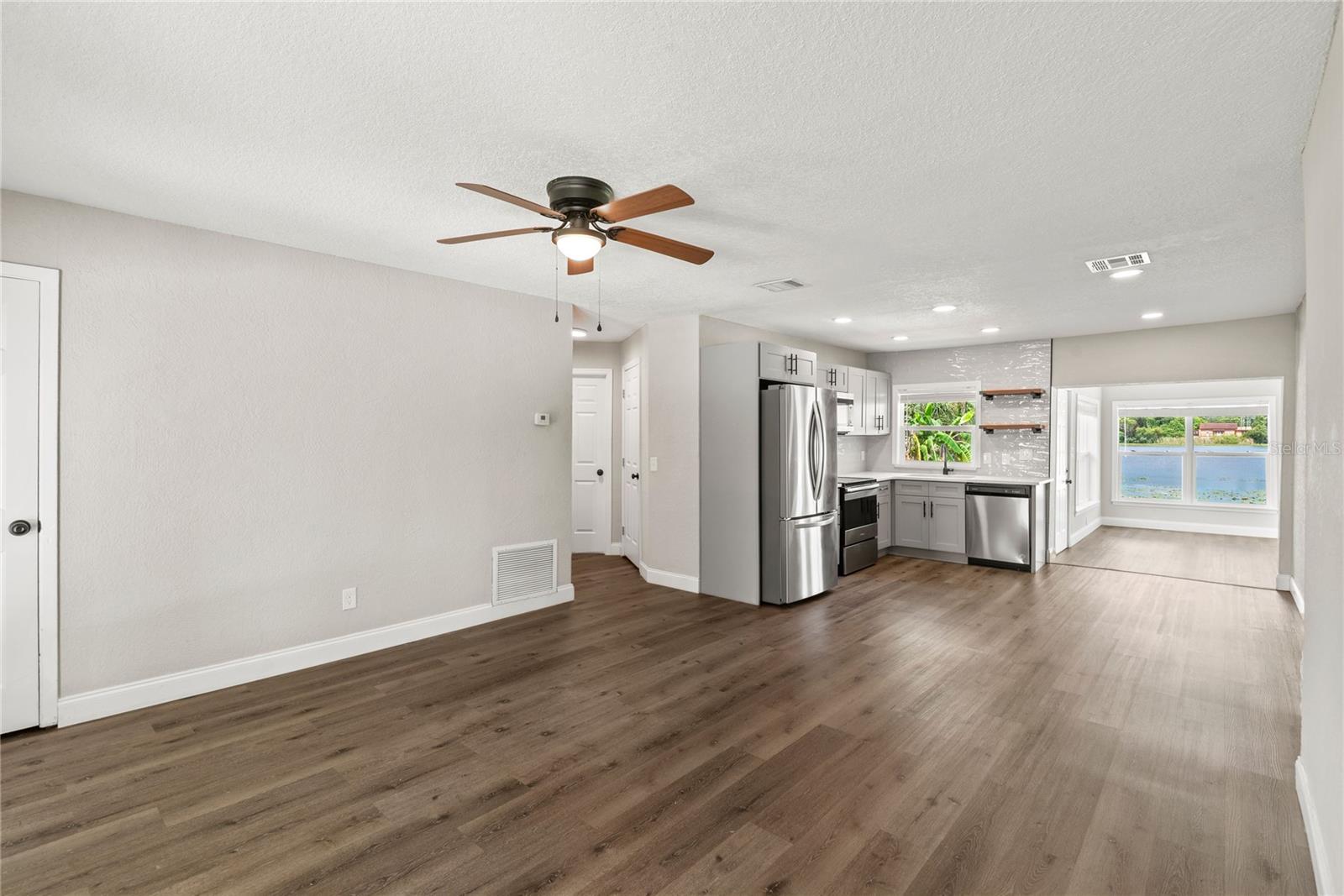 Image 10 of 23 For 840 Bethune Drive