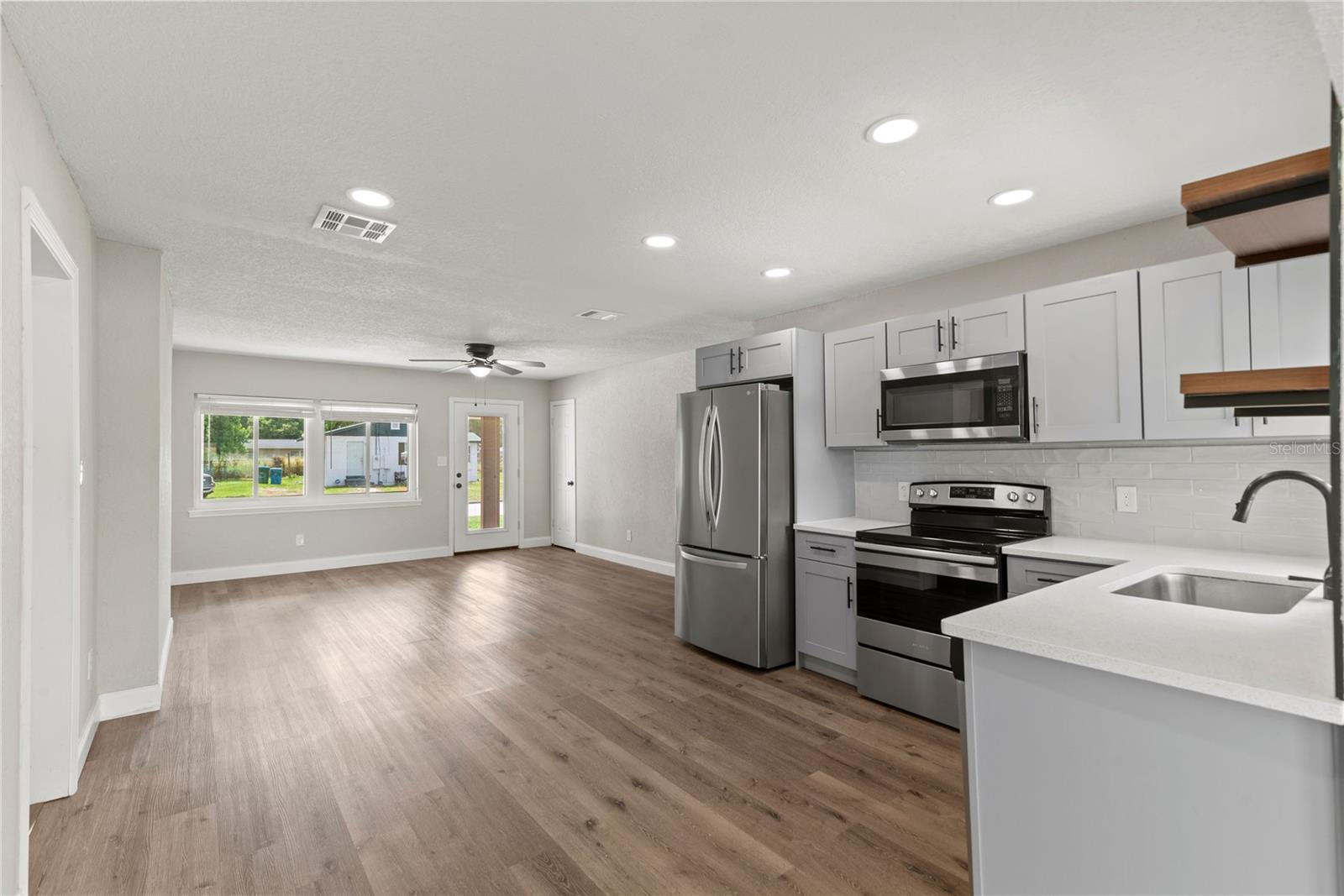 Image 11 of 23 For 840 Bethune Drive
