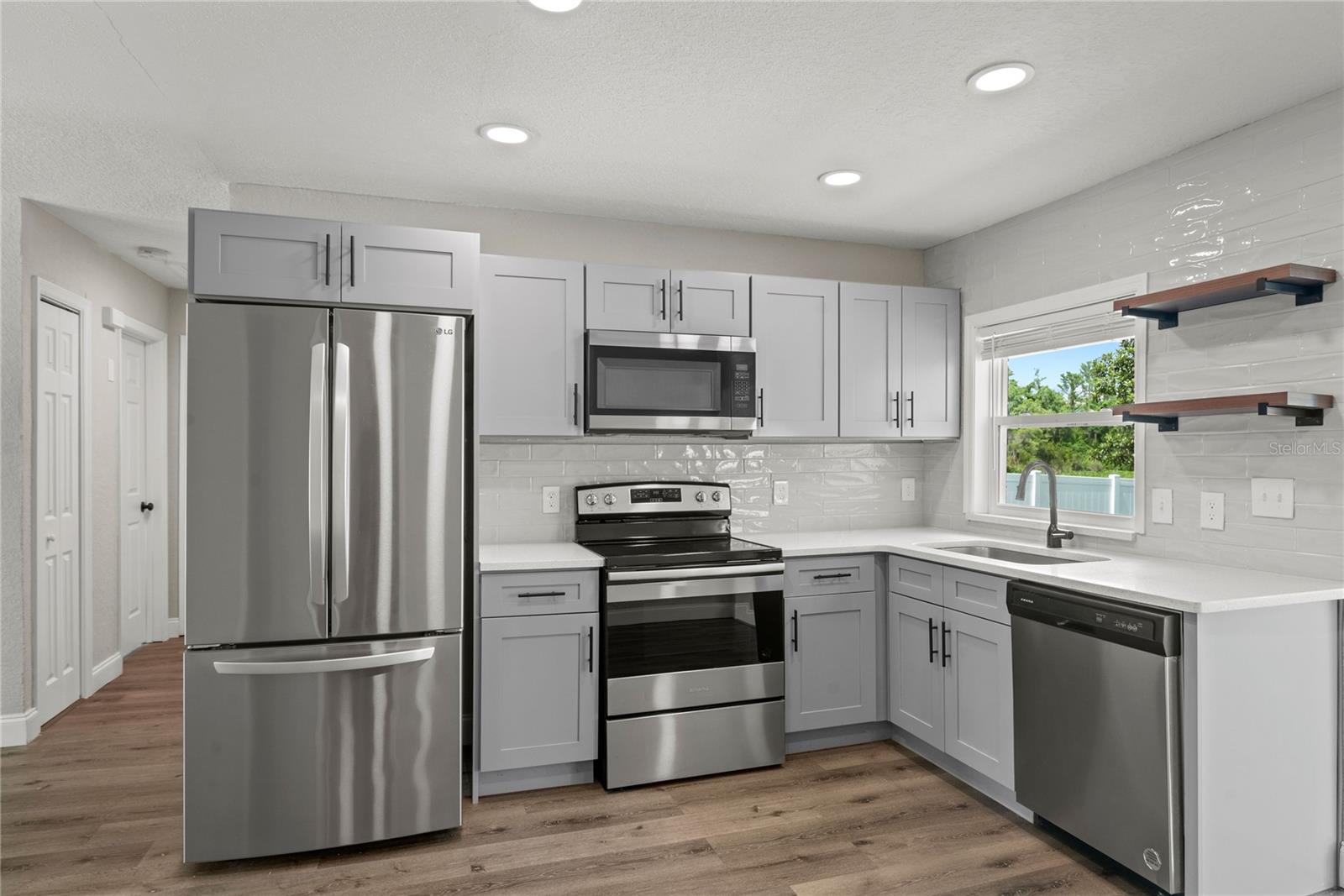 Image 12 of 23 For 840 Bethune Drive
