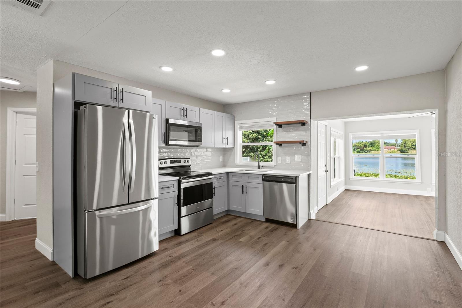 Image 13 of 23 For 840 Bethune Drive