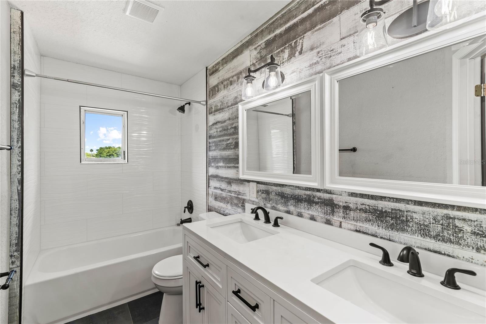 Image 20 of 23 For 840 Bethune Drive