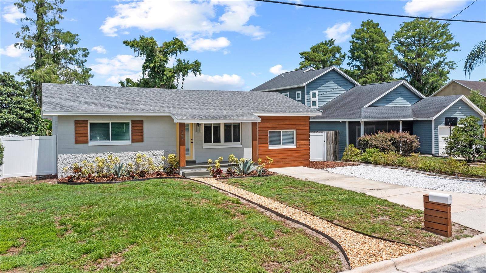 Image 3 of 23 For 840 Bethune Drive