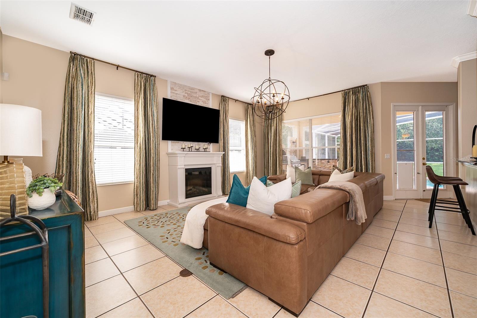 Image 13 of 52 For 9439 Westover Club Circle