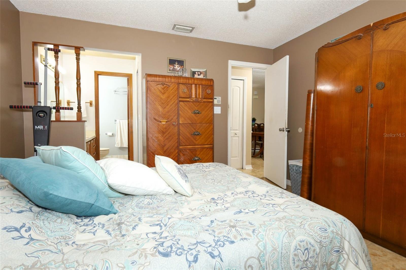 Image 18 of 34 For 2203 Tipperary Court 1080
