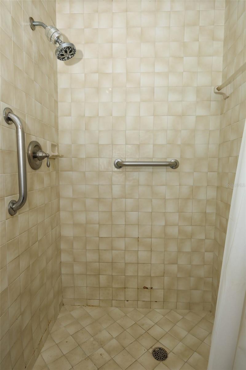 Image 20 of 34 For 2203 Tipperary Court 1080