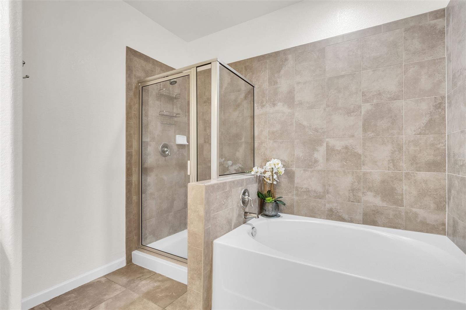 Image 14 of 25 For 903 Charo Parkway 837