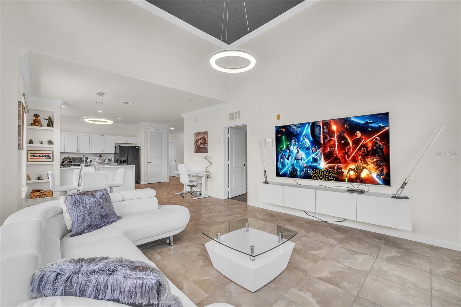 Image 20 of 25 For 903 Charo Parkway 837