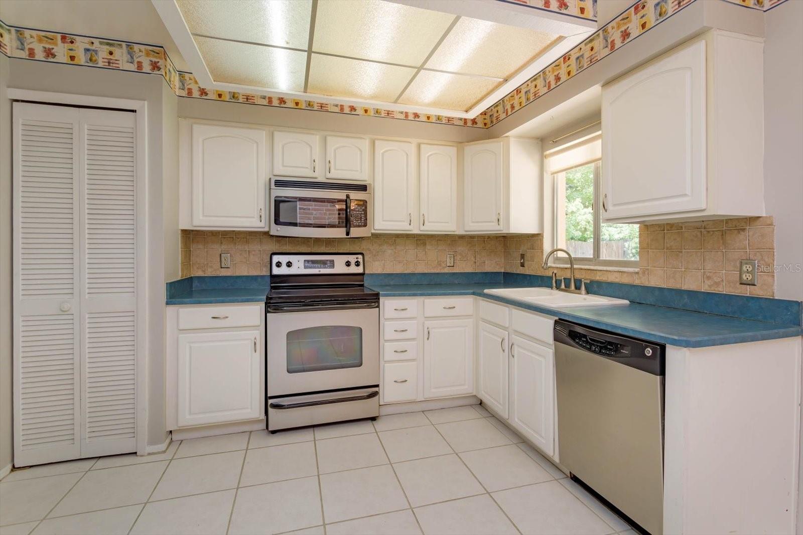 Image 11 of 34 For 1671 Avalon Boulevard