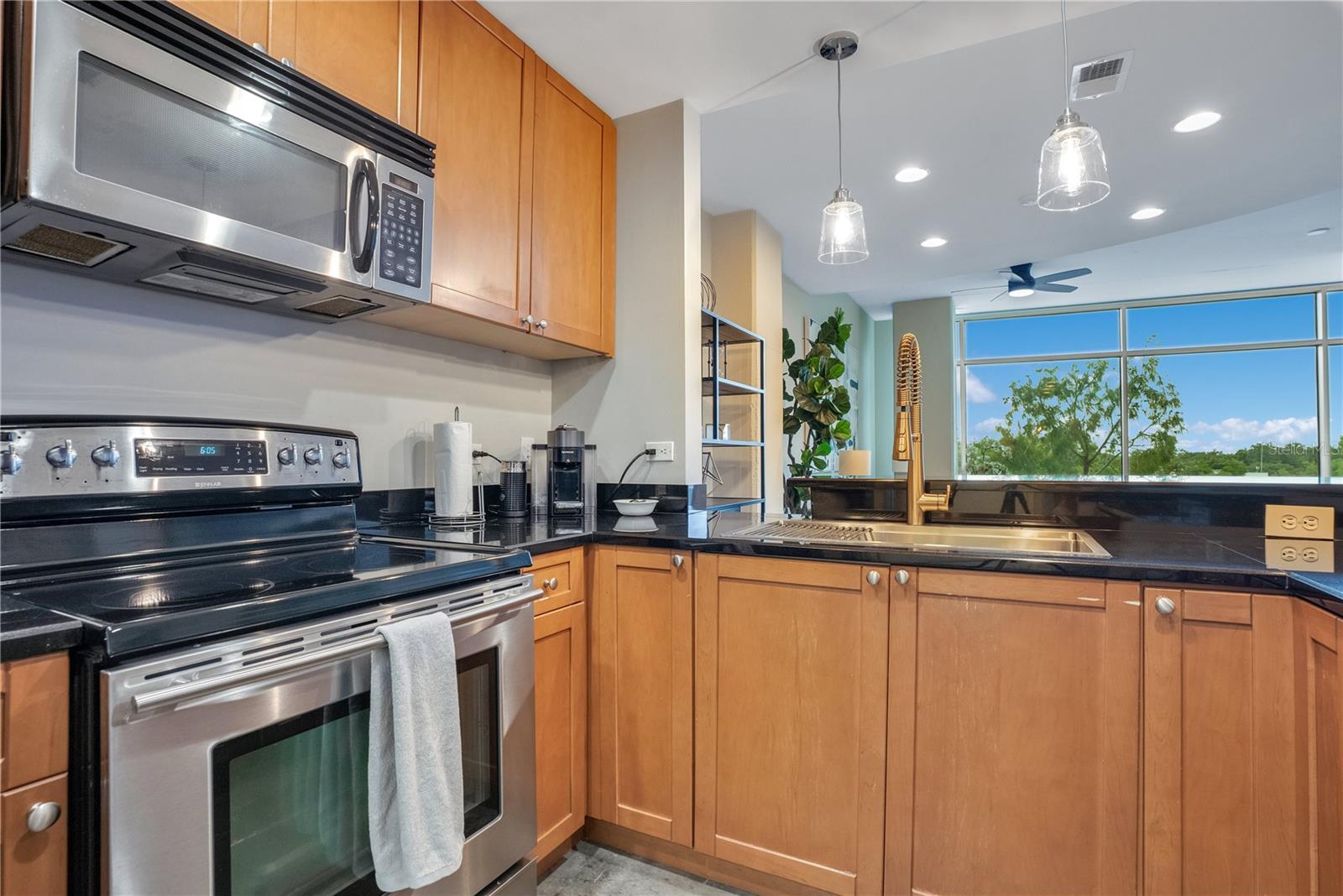 Image 11 of 54 For 525 Jackson Street 503