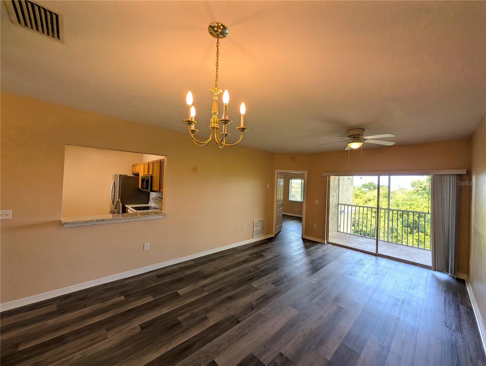 Listing photo id 8 for 9533 Newdale Way 202