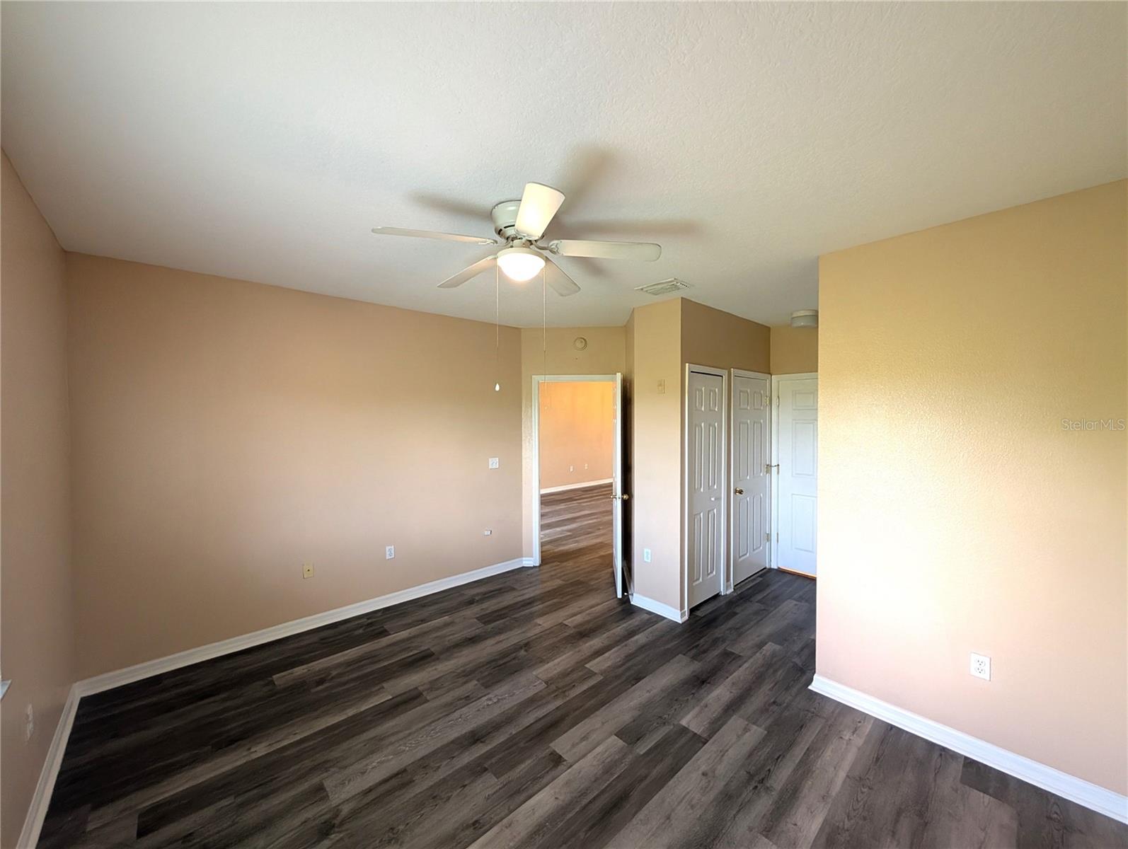 Listing photo id 12 for 9533 Newdale Way 202