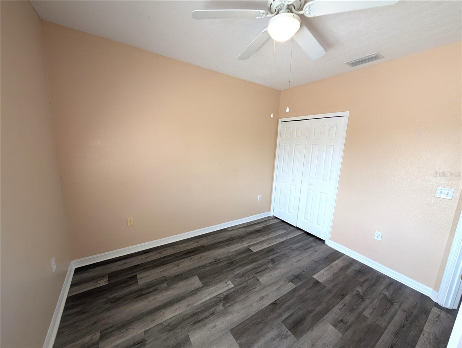 Listing photo id 14 for 9533 Newdale Way 202
