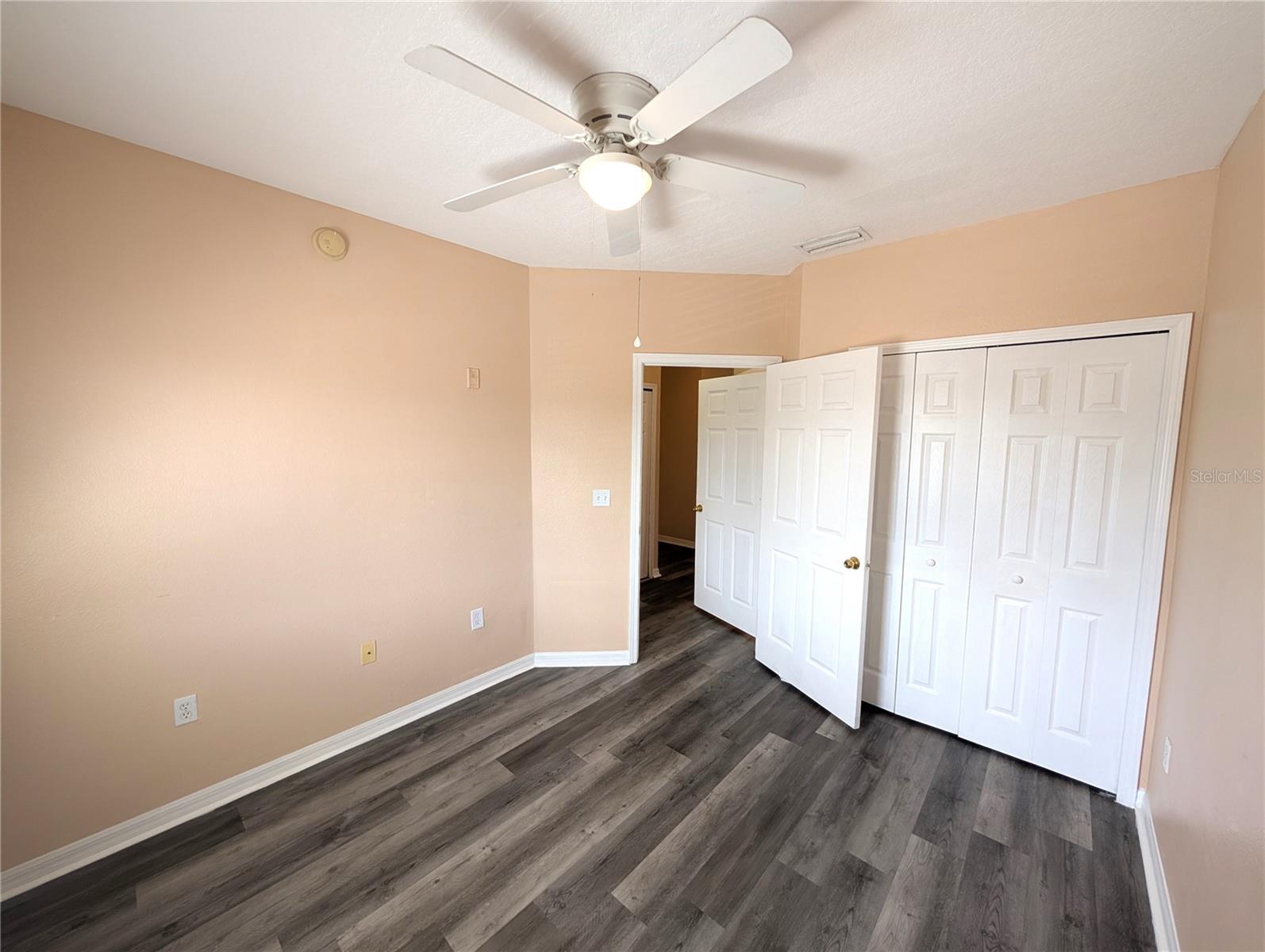 Listing photo id 17 for 9533 Newdale Way 202