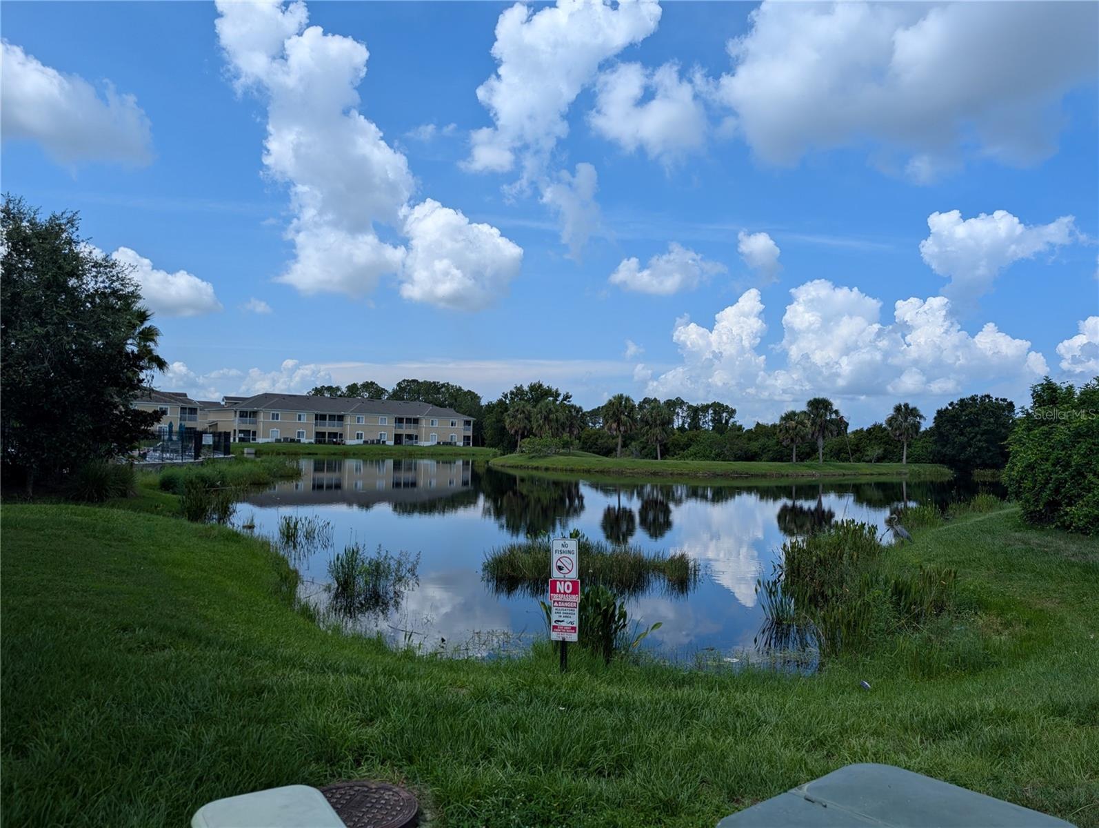 Listing photo id 0 for 9533 Newdale Way 202