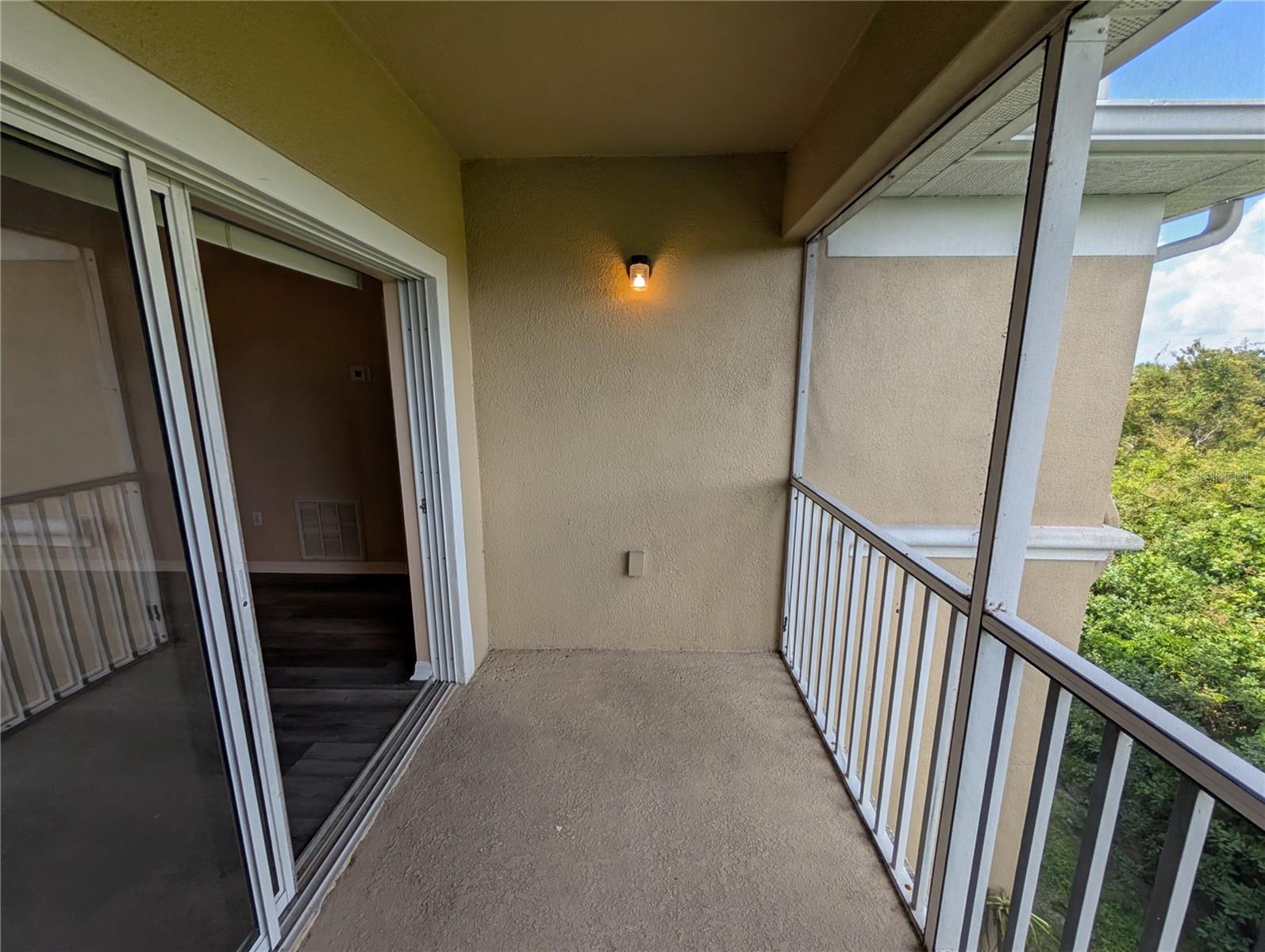 Listing photo id 19 for 9533 Newdale Way 202