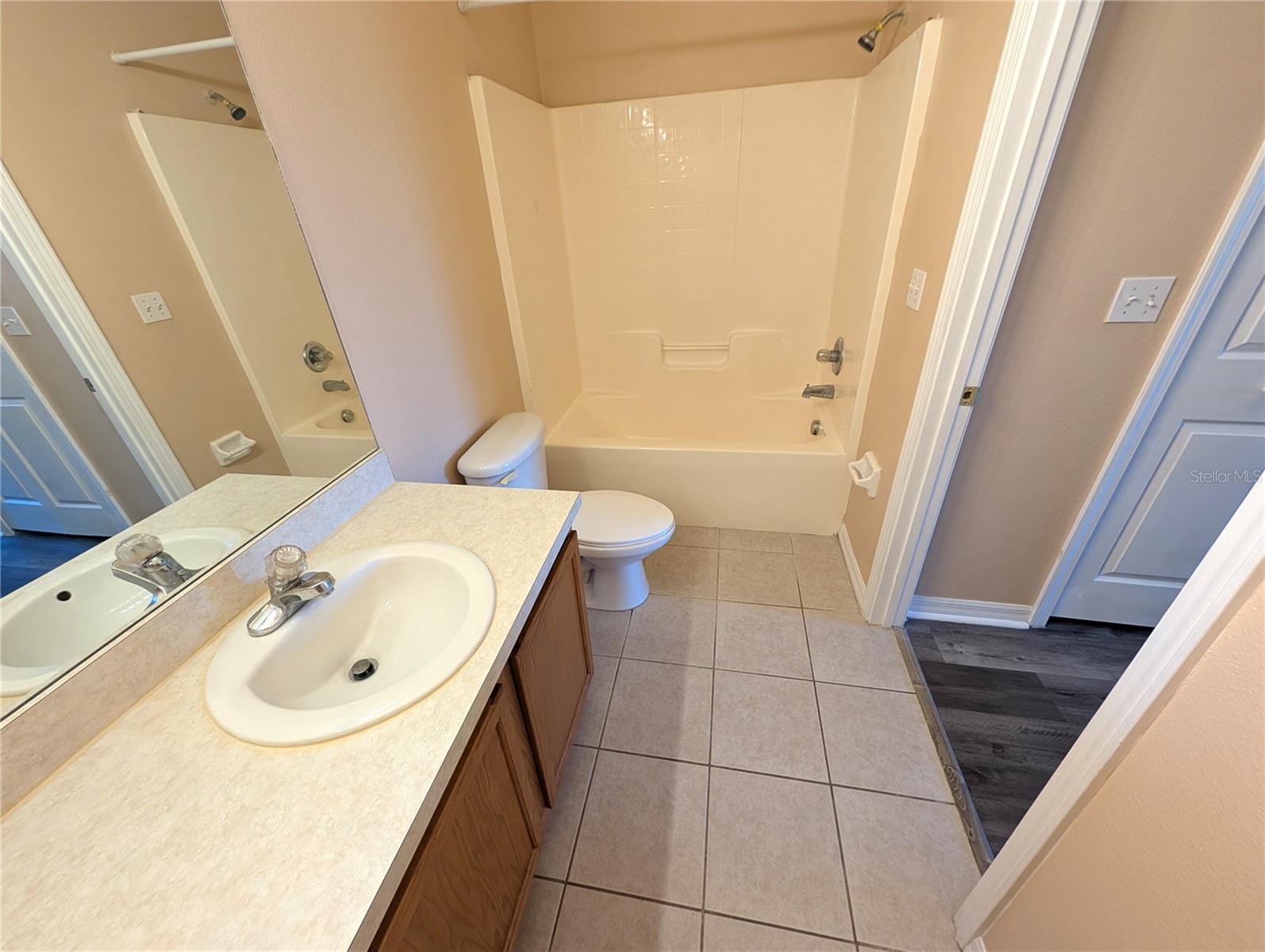 Listing photo id 21 for 9533 Newdale Way 202
