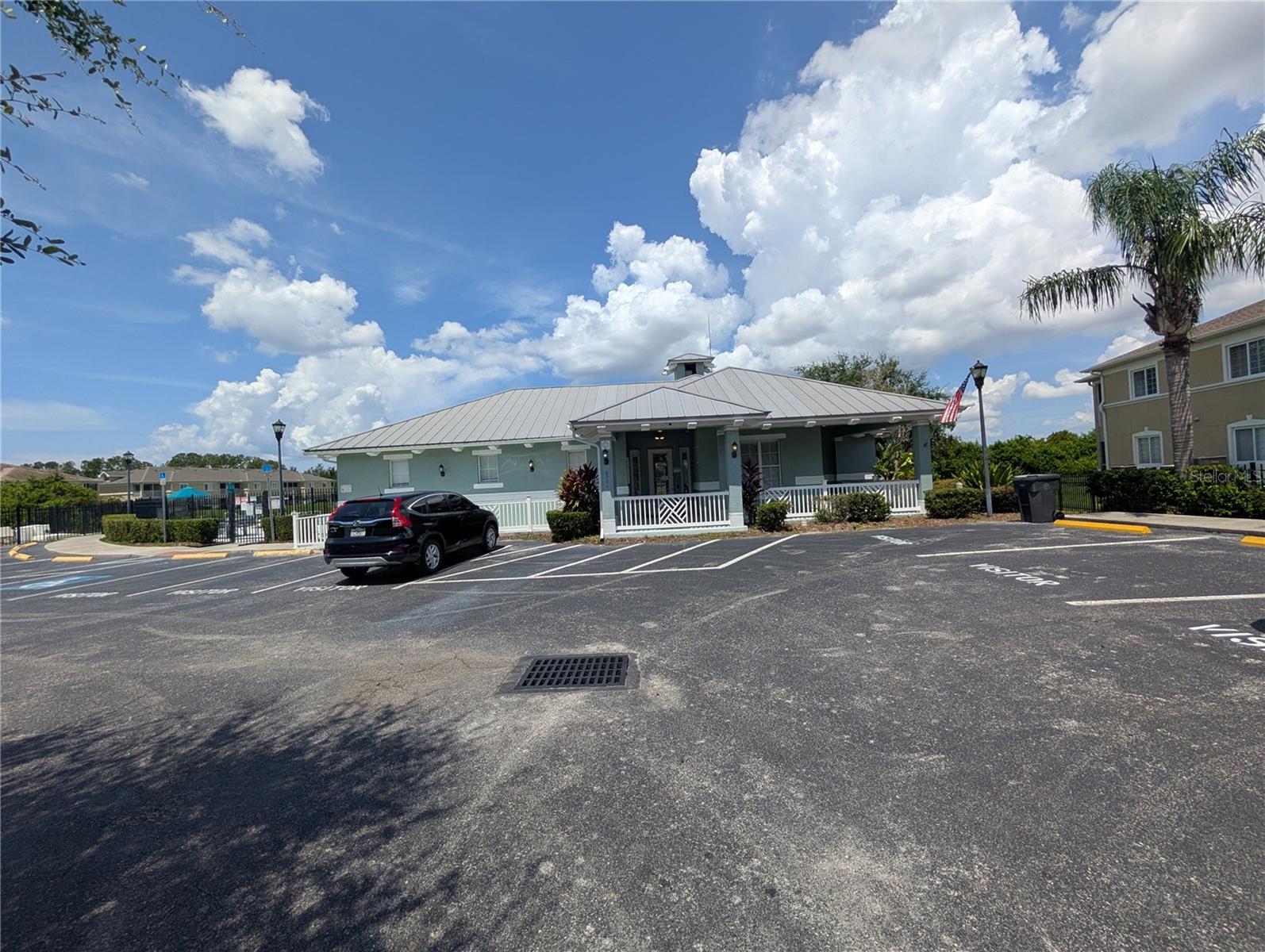 Listing photo id 2 for 9533 Newdale Way 202