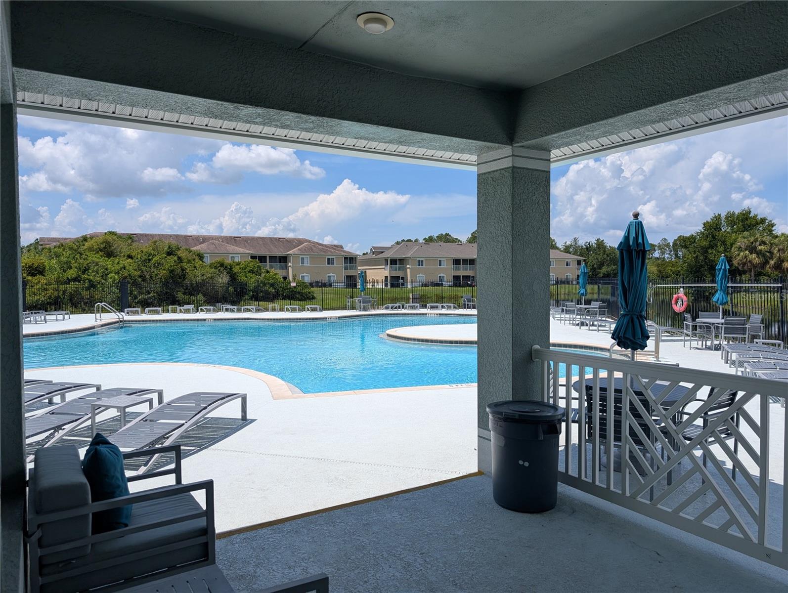 Listing photo id 4 for 9533 Newdale Way 202