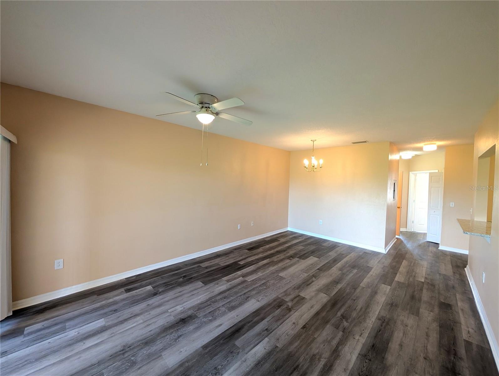 Listing photo id 7 for 9533 Newdale Way 202
