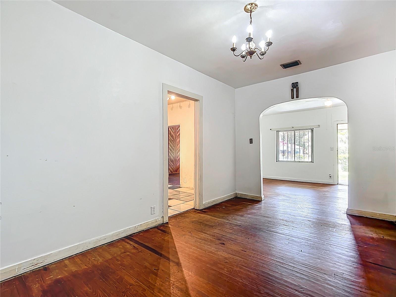 Image 10 of 42 For 1890 Kissengen Avenue