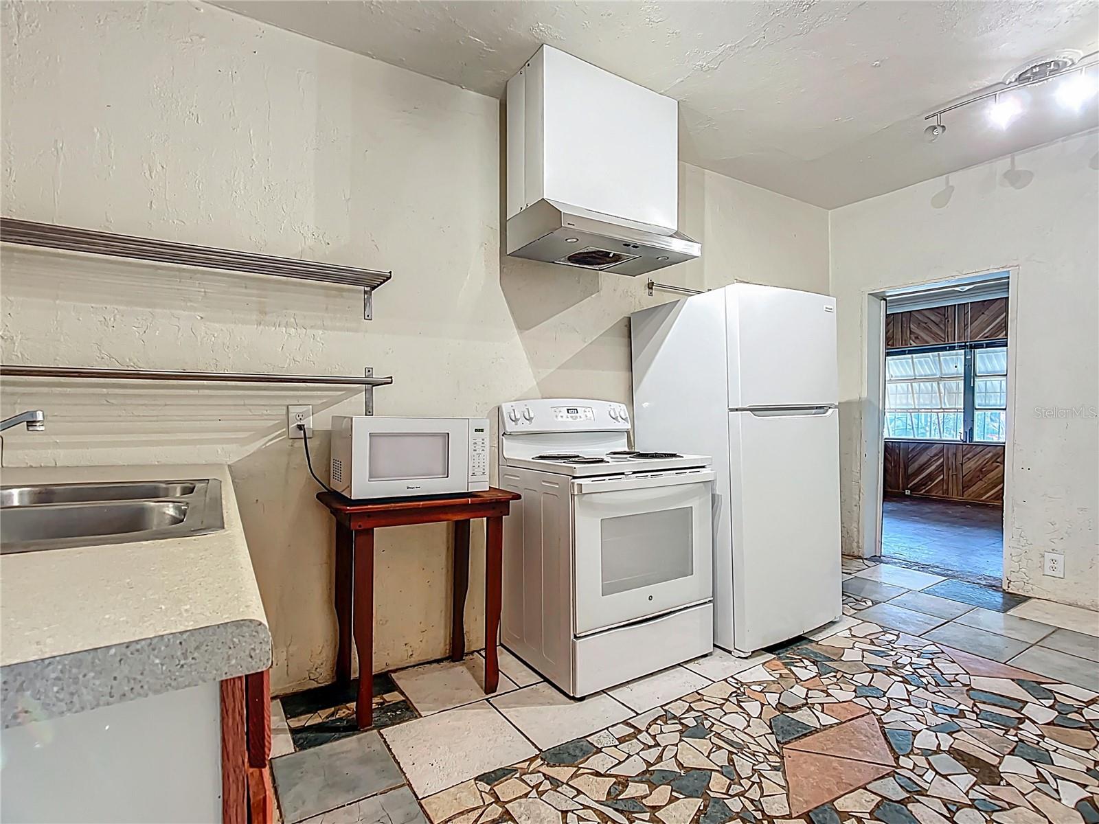 Image 14 of 42 For 1890 Kissengen Avenue