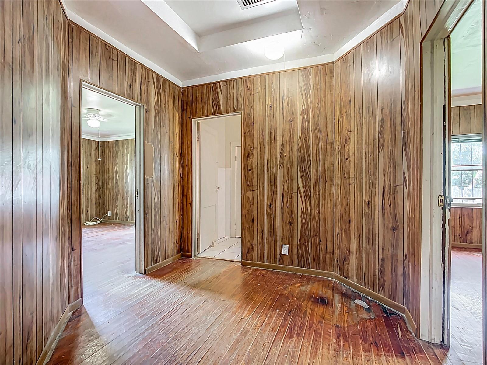 Image 15 of 42 For 1890 Kissengen Avenue