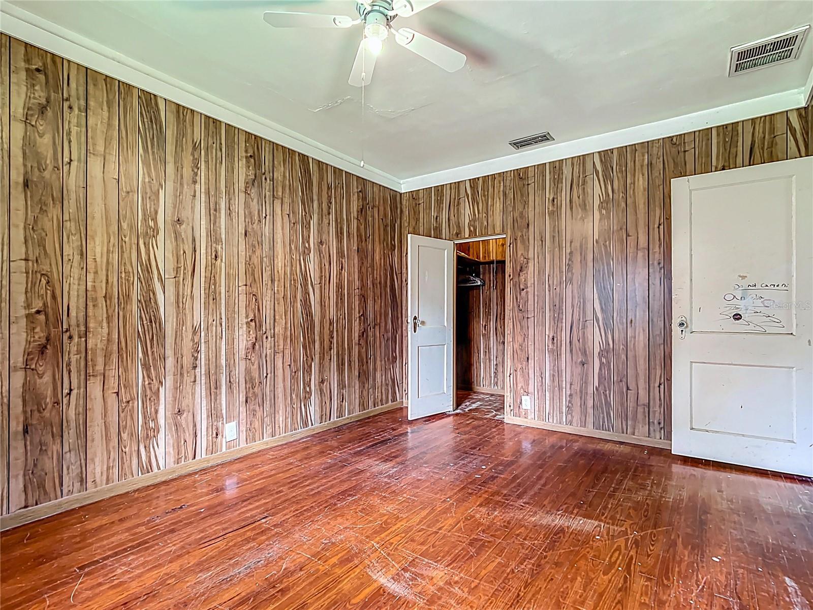 Image 23 of 42 For 1890 Kissengen Avenue